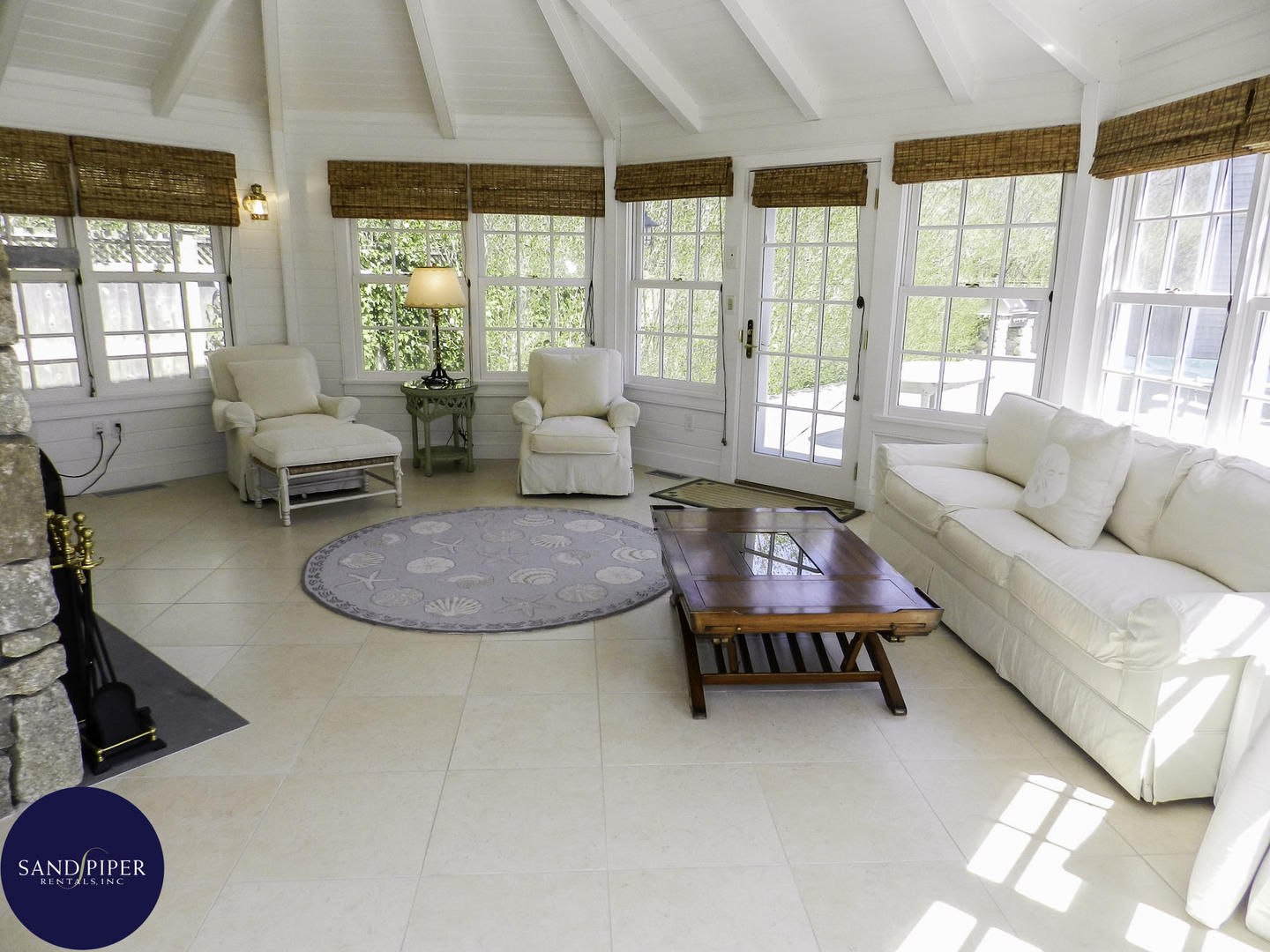 Cape Cod Home 995212