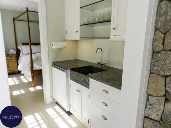 Cape Cod Home 995212