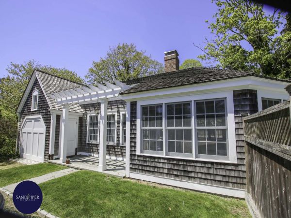 Cape Cod Home 995212