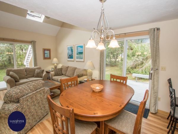 Cape Cod Home 995213