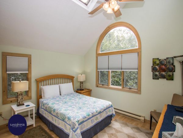 Cape Cod Home 995213