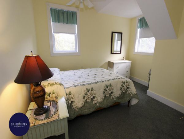 Cape Cod Home 995213