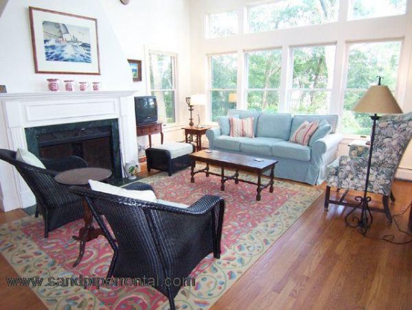 Cape Cod Home 995215