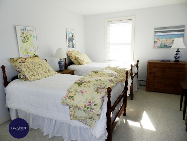 Cape Cod Home 995215