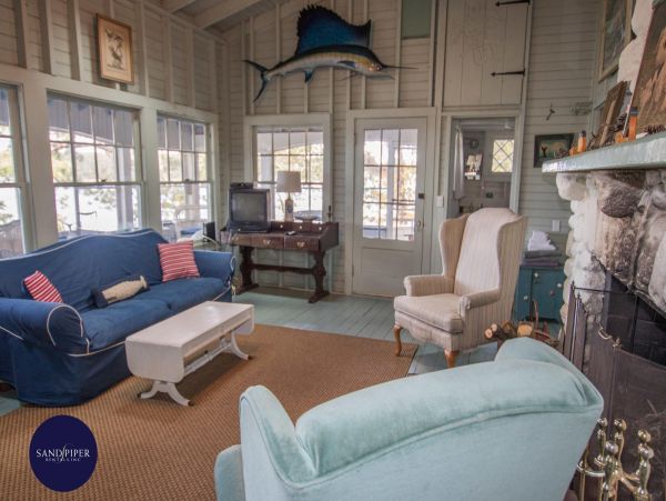 Cape Cod Home 995216