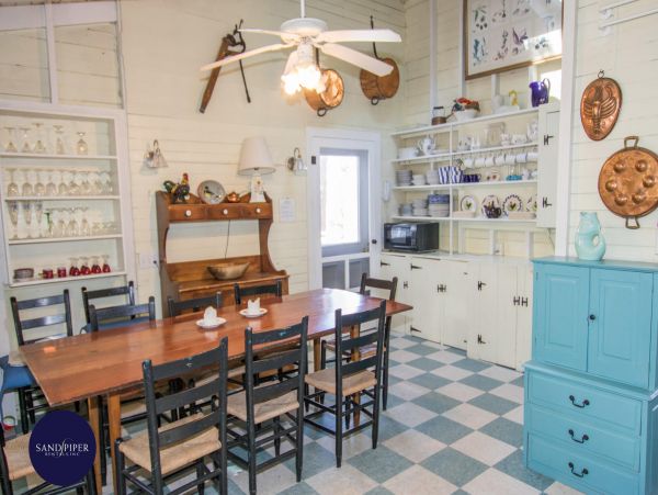 Cape Cod Home 995216