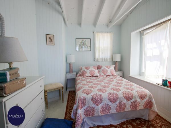 Cape Cod Home 995216