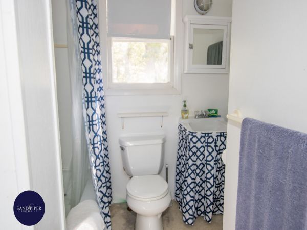 Cape Cod Home 995216
