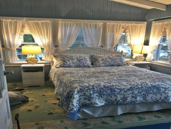 Cape Cod Home 995216