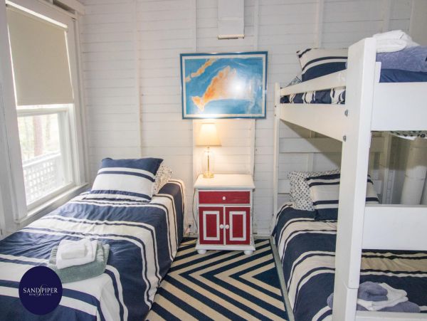 Cape Cod Home 995216