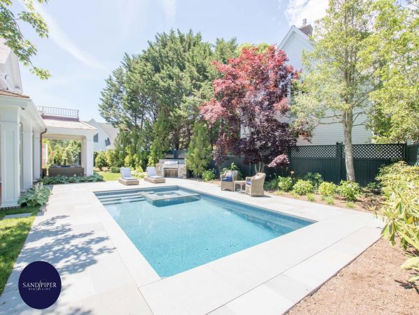 Cape Cod Home 995218