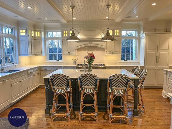 Cape Cod Home 995218
