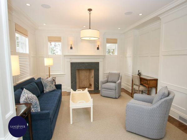 Cape Cod Home 995218