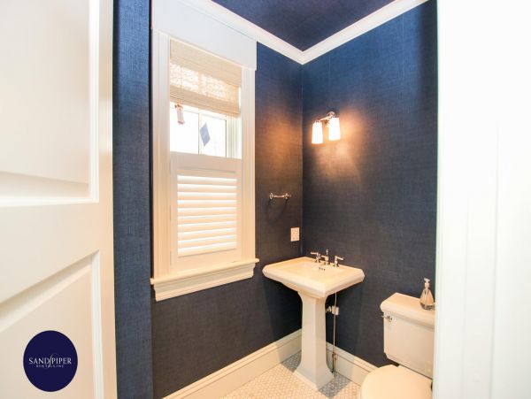 Cape Cod Home 995218