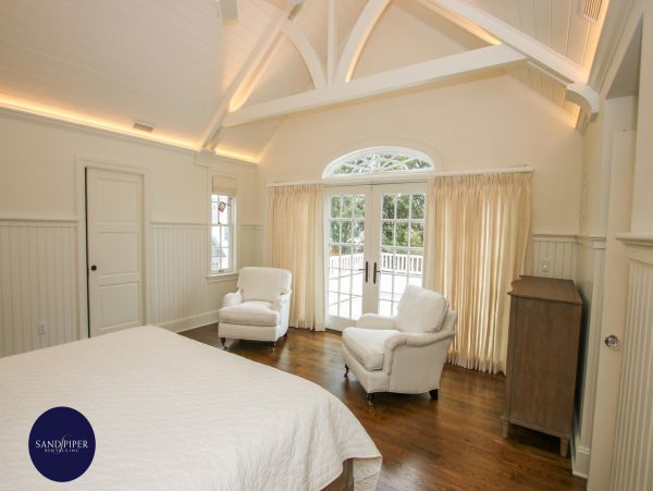 Cape Cod Home 995218