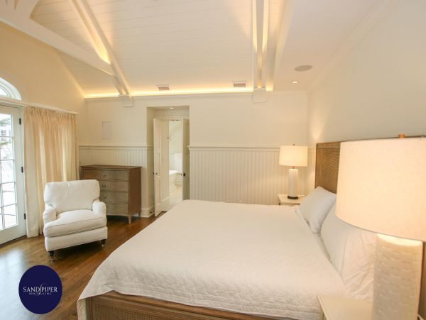 Cape Cod Home 995218