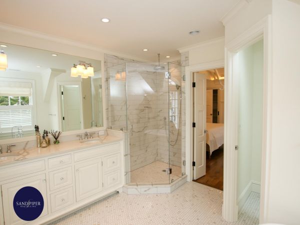 Cape Cod Home 995218