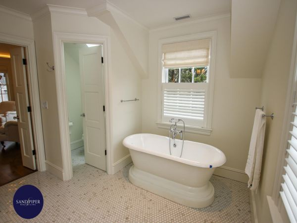 Cape Cod Home 995218