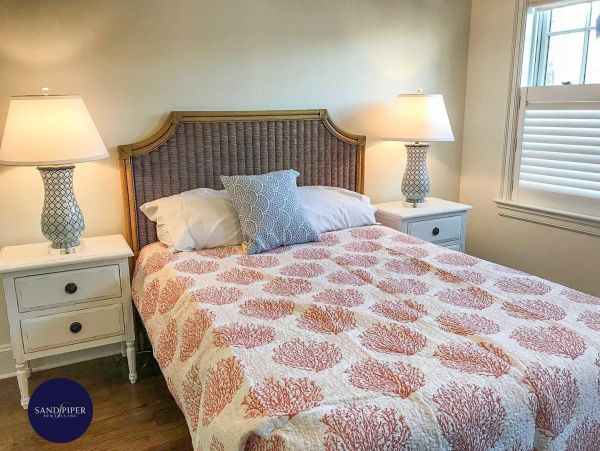 Cape Cod Home 995218