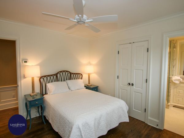 Cape Cod Home 995218