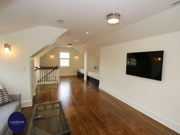 Cape Cod Home 995218