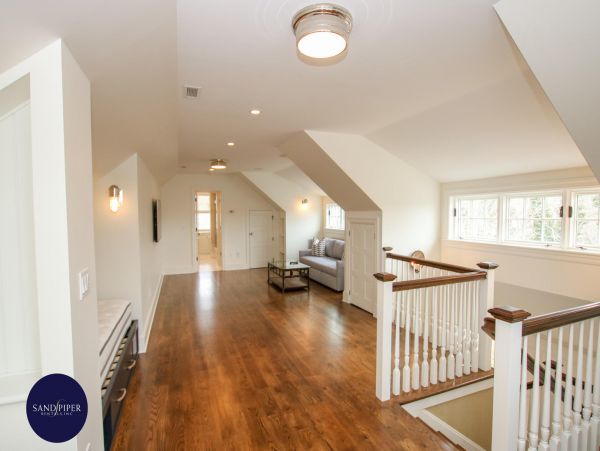 Cape Cod Home 995218