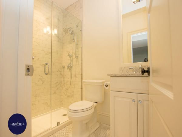 Cape Cod Home 995218