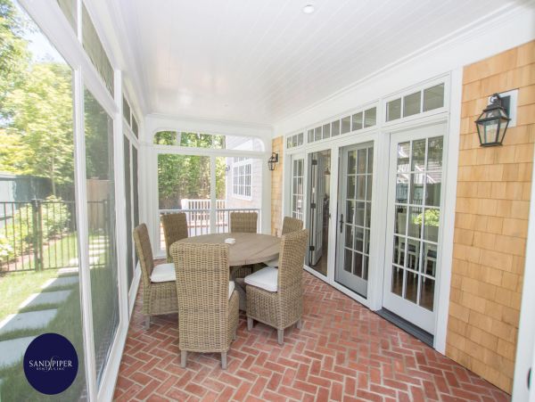 Cape Cod Home 995218