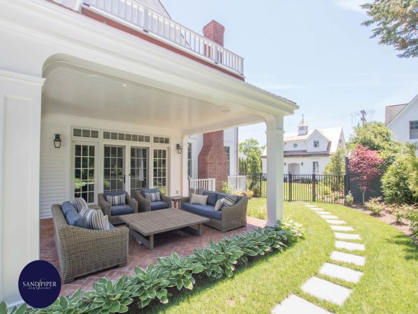 Cape Cod Home 995218