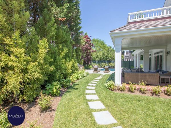 Cape Cod Home 995218