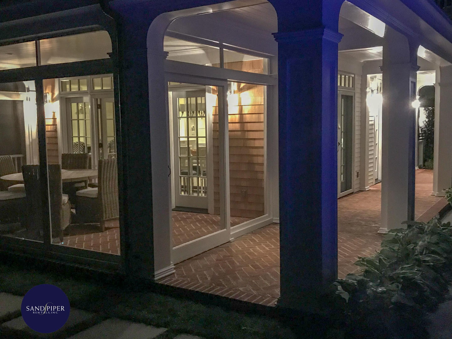Cape Cod Home 995218