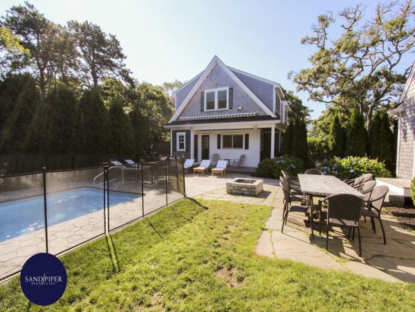 Cape Cod Home 995219