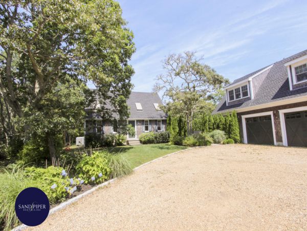 Cape Cod Home 995219