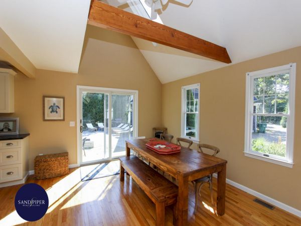 Cape Cod Home 995219