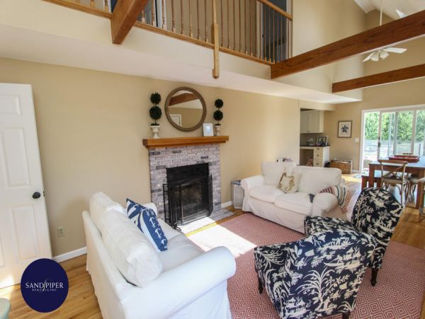 Cape Cod Home 995219