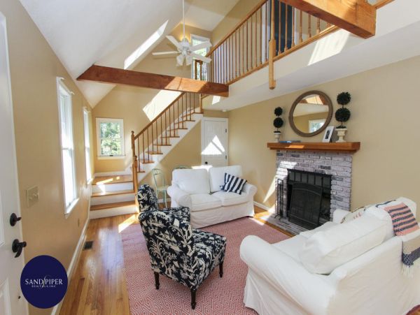 Cape Cod Home 995219