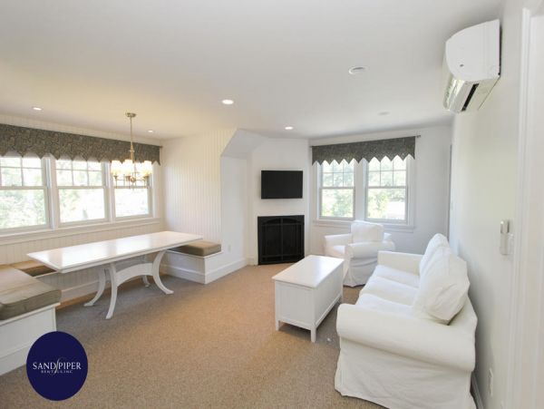 Cape Cod Home 995219