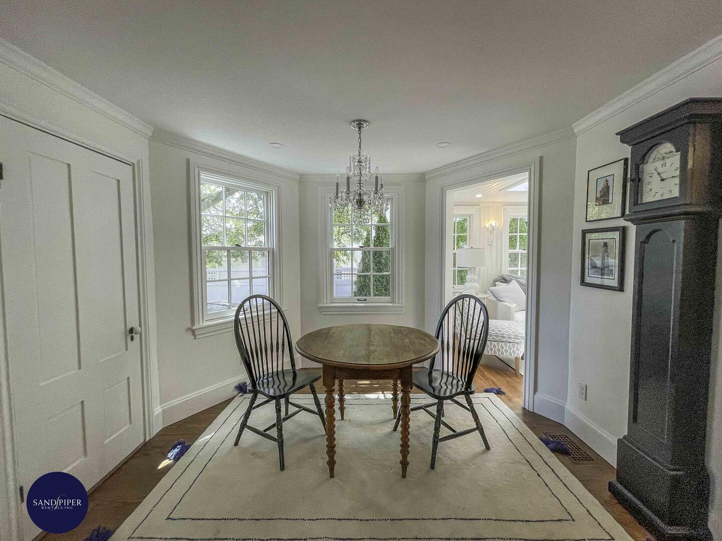 Cape Cod Home 995220