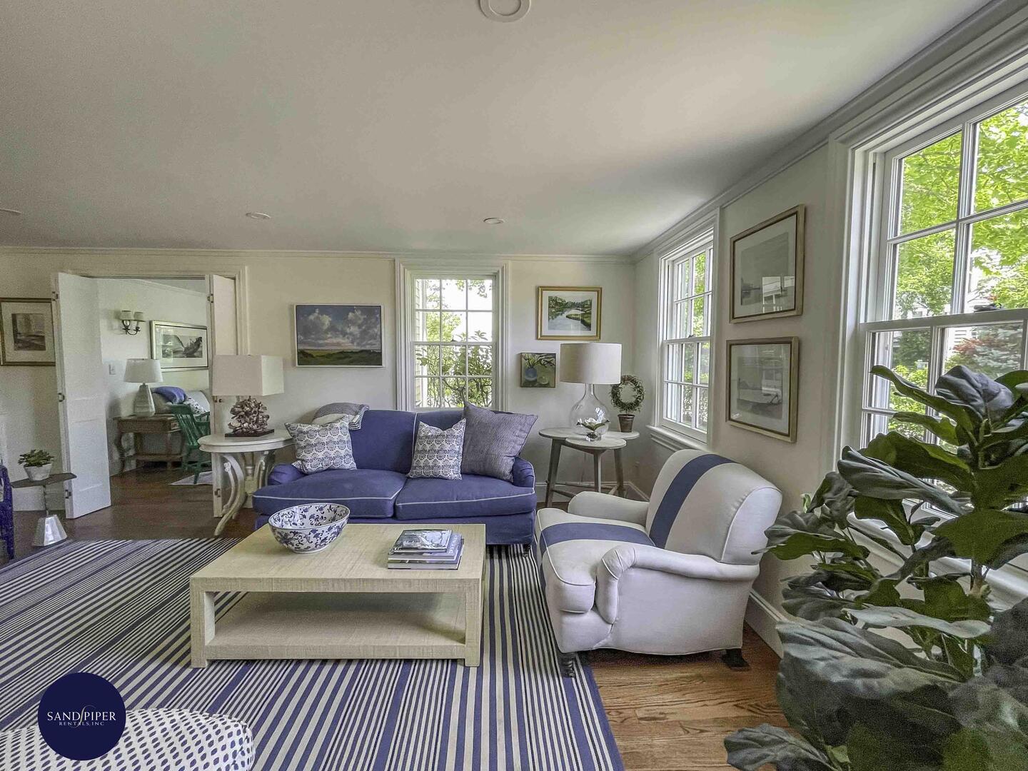 Cape Cod Home 995220