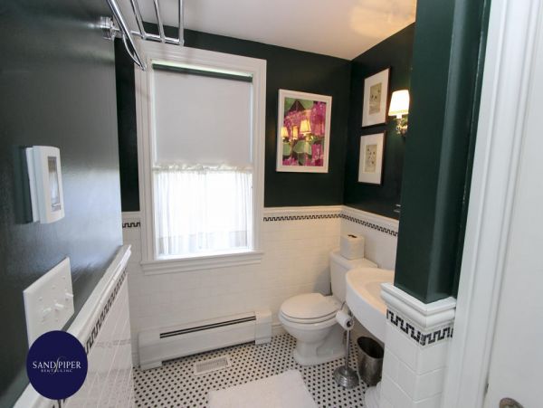 Cape Cod Home 995220