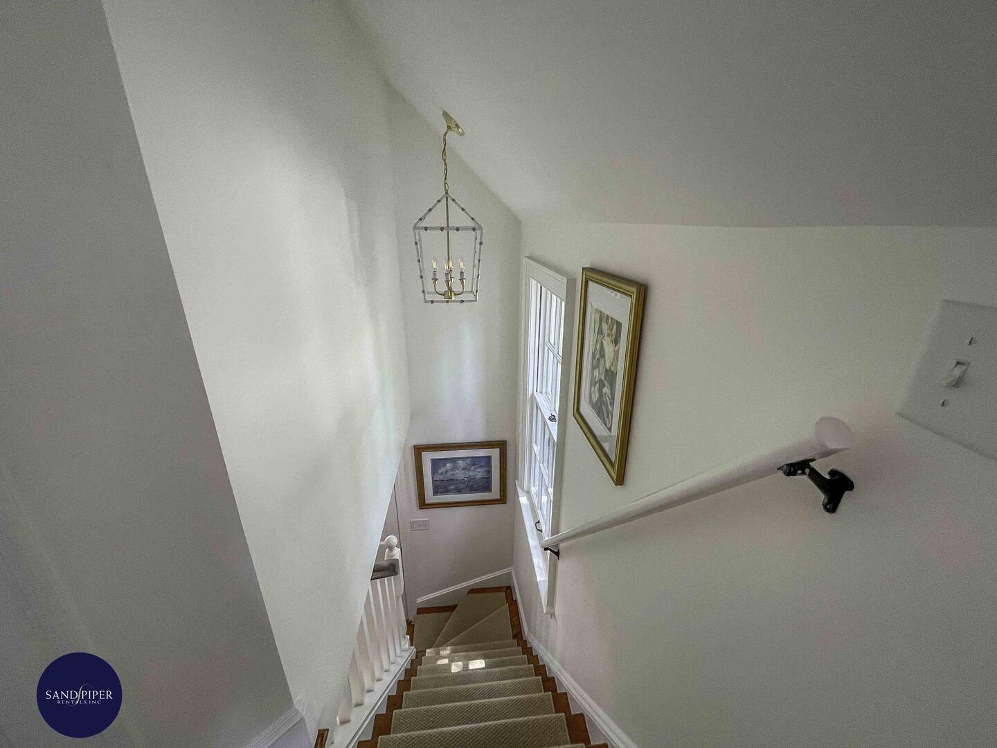 Cape Cod Home 995220