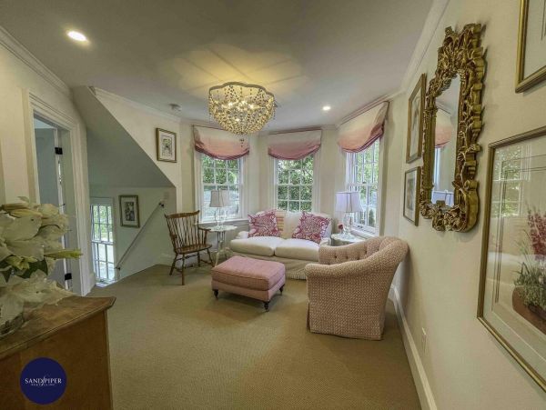 Cape Cod Home 995220
