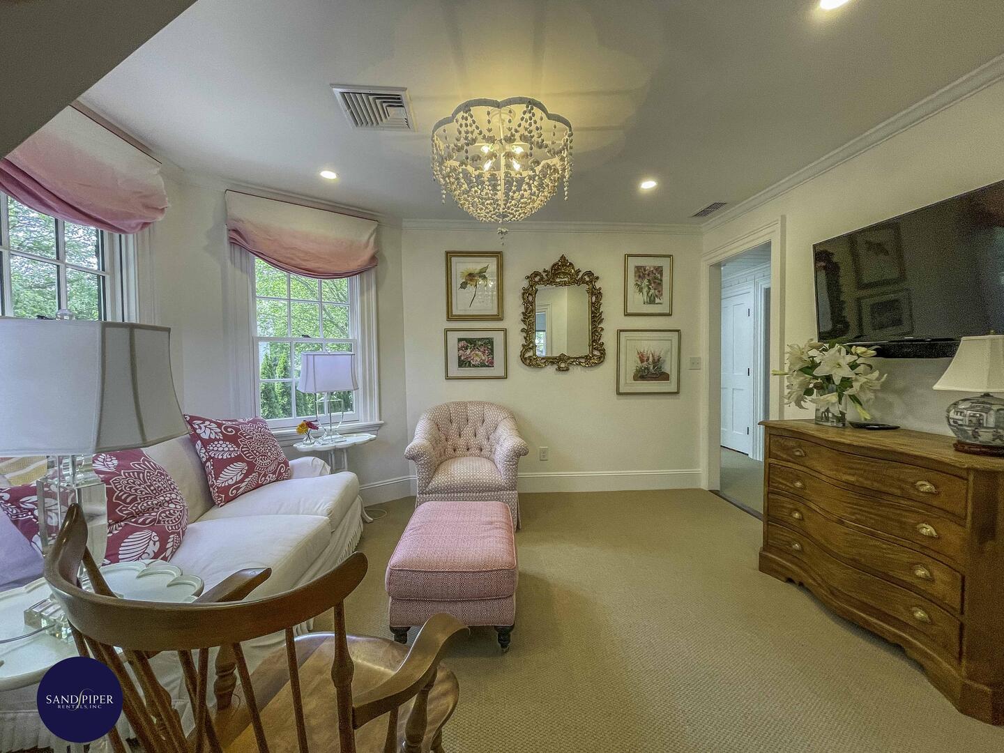 Cape Cod Home 995220