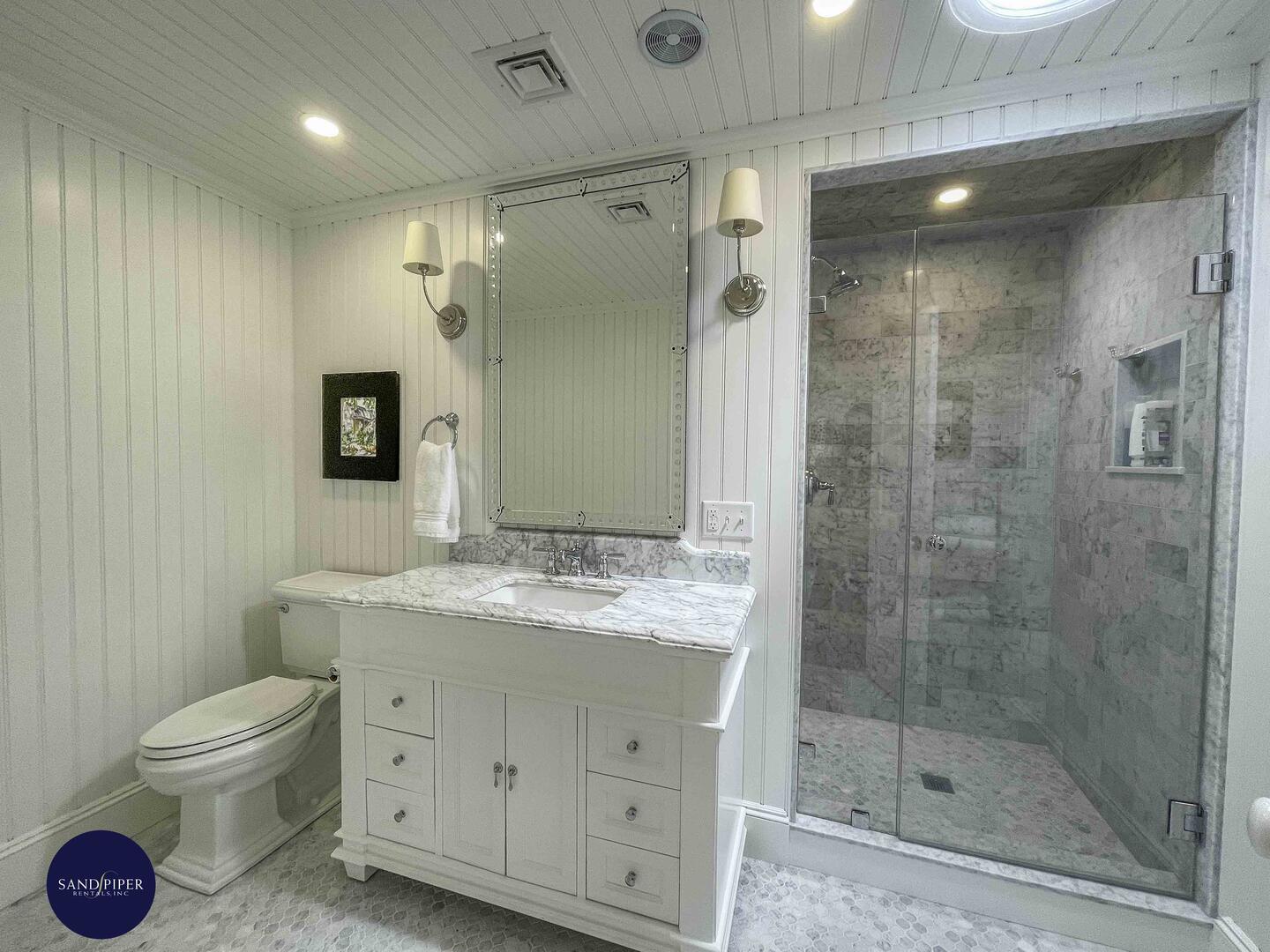 Cape Cod Home 995220