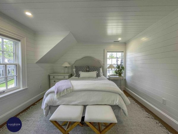 Cape Cod Home 995220