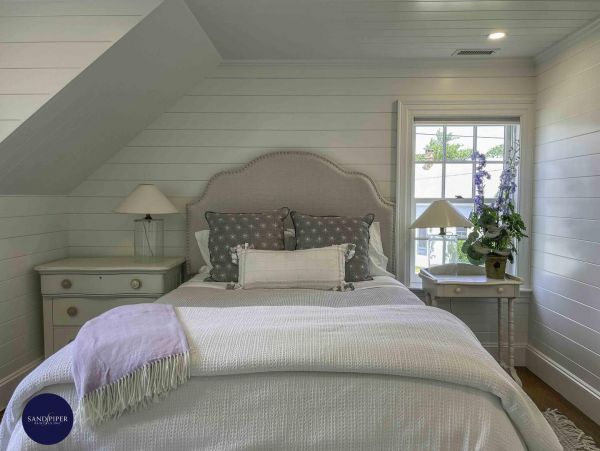 Cape Cod Home 995220