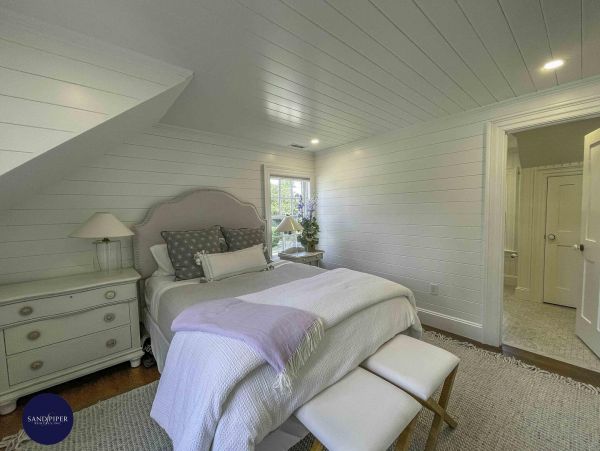 Cape Cod Home 995220