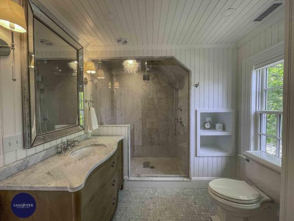 Cape Cod Home 995220