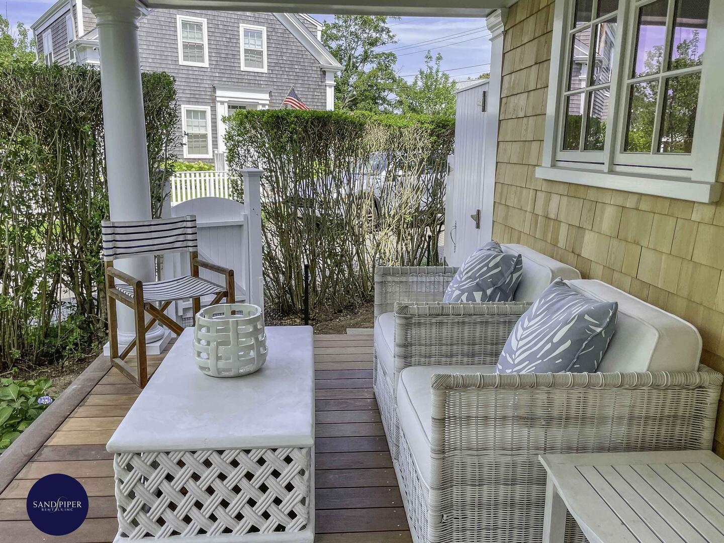 Cape Cod Home 995220