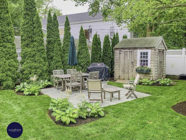 Cape Cod Home 995220